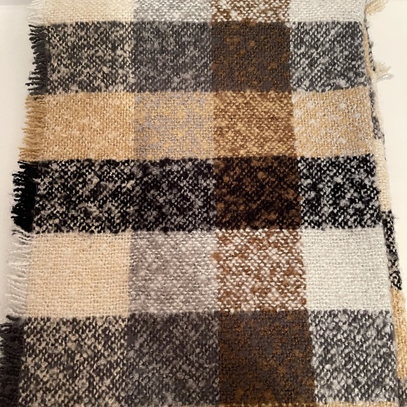 Amanda Blake blanket scarf , flannel print, brown - Picture 2 of 4
